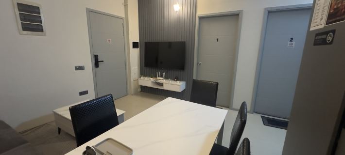 10 Minutes from Airport | Modern Comfy Room โรงแรมในมาเล