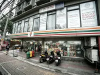 Home Me Hotel At La Vida Pasay Hotels near Aliw Theatre