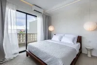 Pyramid Ateliero Hotel Canggu - Inns