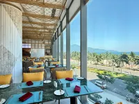 1BR Sea View Apartment near My Khe Beach | King Bed & Sofa Bed - bar