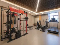 Chonpines Hotel (Daqing West Railway Station Wanda Plaza Branch) - Gym