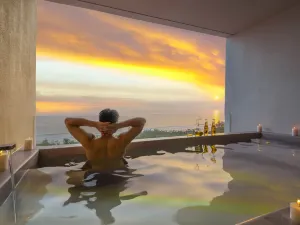 Weizhou Island Whale Sky Pool Sea View Hotel