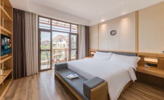 Floral Lux Hotel· Guiyuanxianju Hotel