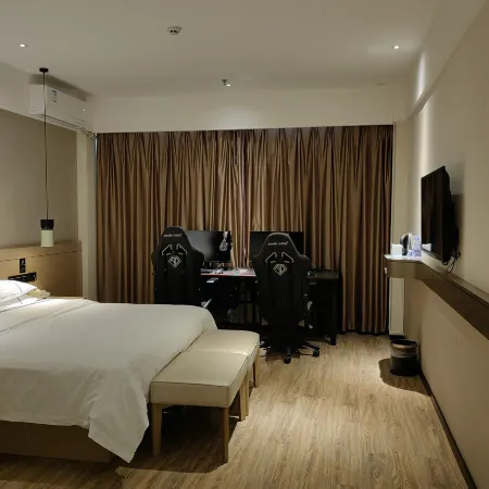City Comfort Inn Hotel (Luchuan Wenquan Plaza Railway Station)