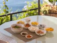 On the side of clear water, sunrise on the sea, waterfront and sea view vacation accommodation Hotels near Shuanglang