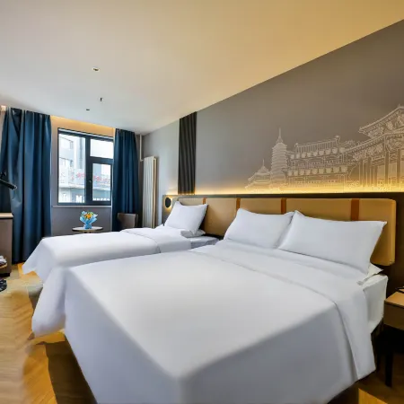 Romantic Season Hotel (Shenyang Middle Street Imperial Palace and Commander Zhang's Mansion)