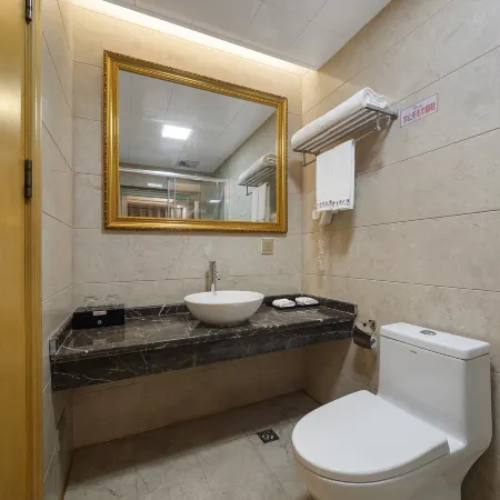 Luoshan Junfu Hotel