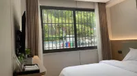 Wushan Pinghu Business Hotel