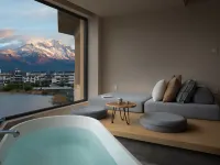 VENTO · Sunlit Golden Peak Lake View Vacation Hotel Hotels in Lijiang