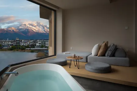 Yundu · Xueshan Lake View Guesthouse (Lijiang Qingxi Rizhao Jinshan view store)