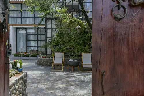 Manting Sixiang Courtyard-Style Hotel