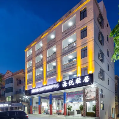 Haiyue Light House Hotel (Sanya Bay Phoenix Airport) Hotels near Sanya Tianya Huimin Fruit Integrity Square