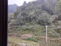 Yunhua Xigu Jiaxin Homestay - Bergblick