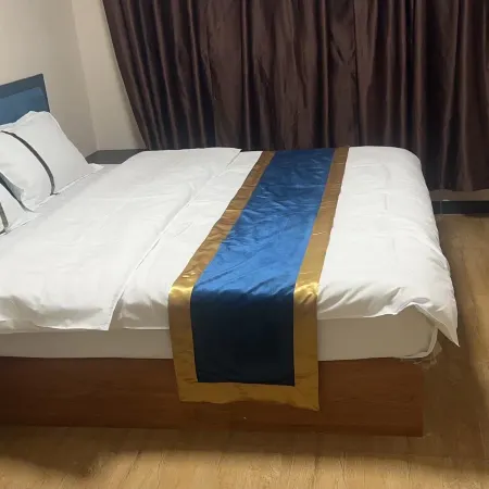 Rujia Huayi Hotel (Luanping County Hospital Branch)