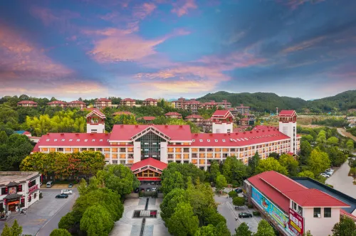 Bisheng Hot Spring Hotel - balneario