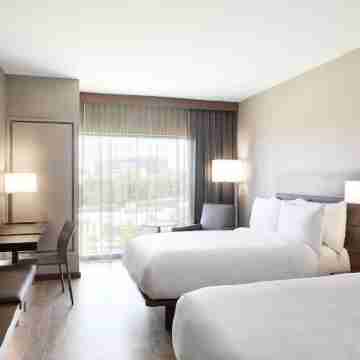 AC Hotel by Marriott Irvine Rooms