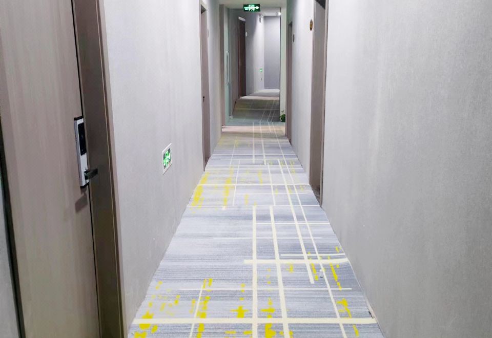 3. 홀리데이 인 지..