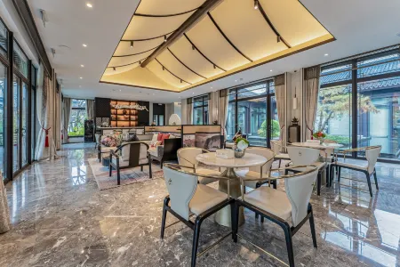 Floral Hotel·Peach Blossom Spring Hotel Отели рядом с достопримечательностью «Blue City Peach Blossom Source»