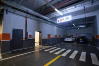 Yue Hotel - parking