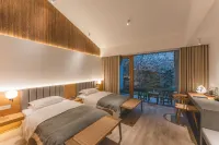 DEEP WOODS AND SLENDER BAMBOOS - Romantische