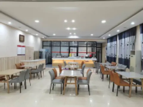 Junyi Chain Hotel (Chifeng Aohan Banner Xinzhong Street) Hotels in Aohan Banner