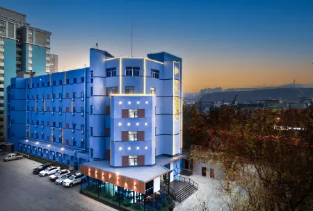 KunYiStar Hotel (Lanzhou West Railway Station Lanzhou Old Street Branch) Отели рядом с достопримечательностью «Lanzhou University of Technology (Pengjiaping Campus)»