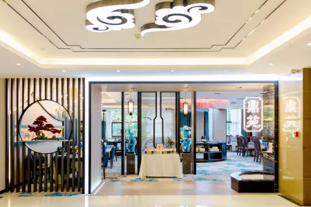 Zhongzhou International Hotel (Henan Museum Zhenghong City) Отели рядом с достопримечательностью «Zhengzhou University of Light Industry»