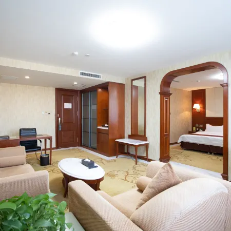 Baicheng Hexiang Hotel (Civic Plaza Haiming East Road Pedestrian Street Store)