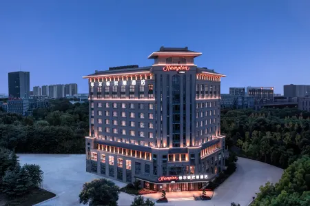 Hampton by Hilton Jining  Innovation Valley Отели рядом с достопримечательностью «Jining Dongda Temple»