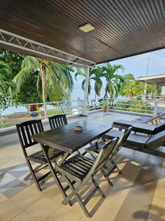 Little Heaven by Sky Hive, A Beach Front Bungalow Отели рядом с достопримечательностью «Blue Whale Cruise Sdn. Bhd. - Penang»