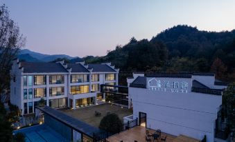 Shaojian Banshushe B&B (Lujiang Tangchi Hot Spring Resort)