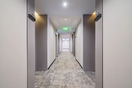 White Horse Hotel (Quzhou High speed Railway Station Branch) Отели рядом с достопримечательностью «CPC Quzhou Committee Party School»