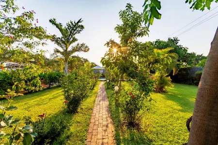 Dzimbahwe Guest Lodge Отели в г. Хуэндж