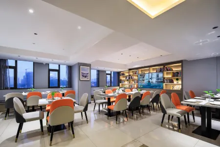 Ease Hotel · Zhi (Yichang East Station Wuyi Plaza) Отели рядом со станцией Yichang East Railway Station