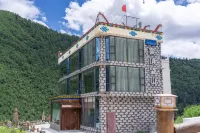 四姑娘山雲頂望山民宿