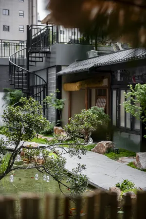 The Hidden House (Cheng Du Kuanzhai Alley People's Park Subway Station Branch) Отели рядом с достопримечательностью «Chengdu Polytechnic Qingyang Campus»