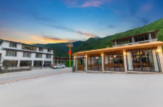 康定歡朋民宿 鄰近康定情歌(木格措)景區的酒店