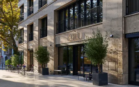 EmiLu Design Hotel Отели рядом с достопримечательностью «Озеро Берен»