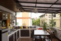 Le Light House & Hostel