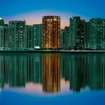 Hala Arjaan by Rotana Отели рядом с достопримечательностью «Торговый центр Abu Dhabi Mall»