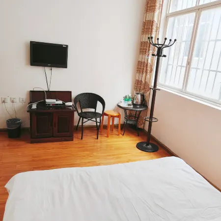 Longling Rujia Apartment