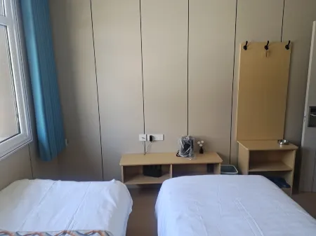 Junsheng Hotel Отели рядом с достопримечательностью «Center Square»