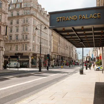 Strand Palace Отели рядом с достопримечательностью «Улица Флит-стрит»