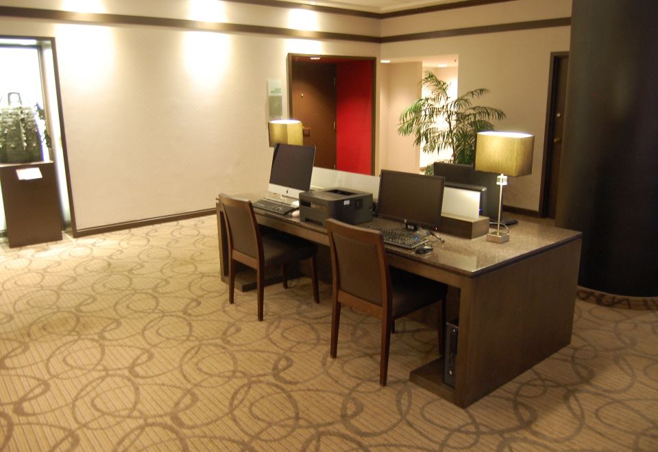 Holiday Inn Montreal Centre Ville Downtown 썸네일