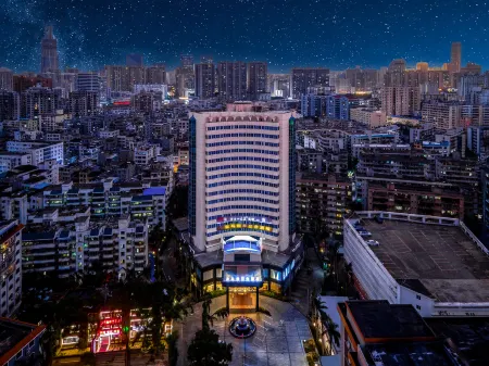 Huangma Holiday Grand Hotel (Haikou Qilou Old Street Provincial Government) Отели рядом с достопримечательностью «Hainan Institute of Science & Technology»