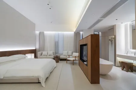 Fengxiang Yuhuai Hotel Отели рядом с достопримечательностью «Xincun Gymnasium»