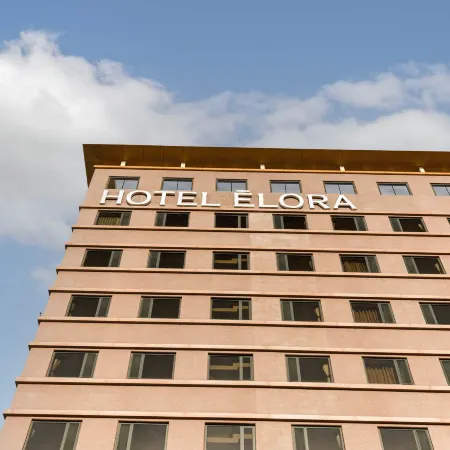 HOTEL ELORA Отели рядом с достопримечательностью «Станция метро Mangpo»