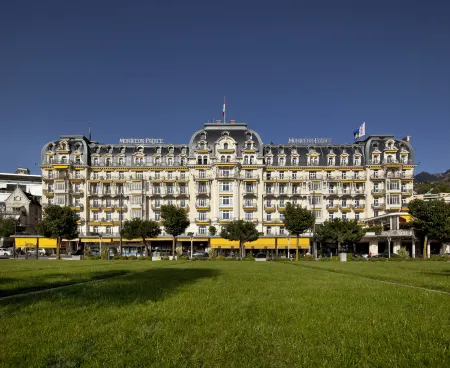 Fairmont Le Montreux Palace Отели рядом с достопримечательностью «Golden Pass Railway»