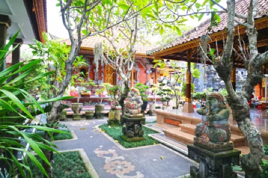 Jungut Guest House Ubud Отели рядом с достопримечательностью «Убудский дворец»