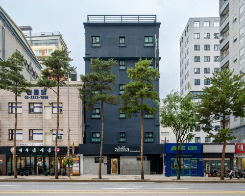 alma Hotel Các khách sạn gần Trung tâm mua sắm U:US